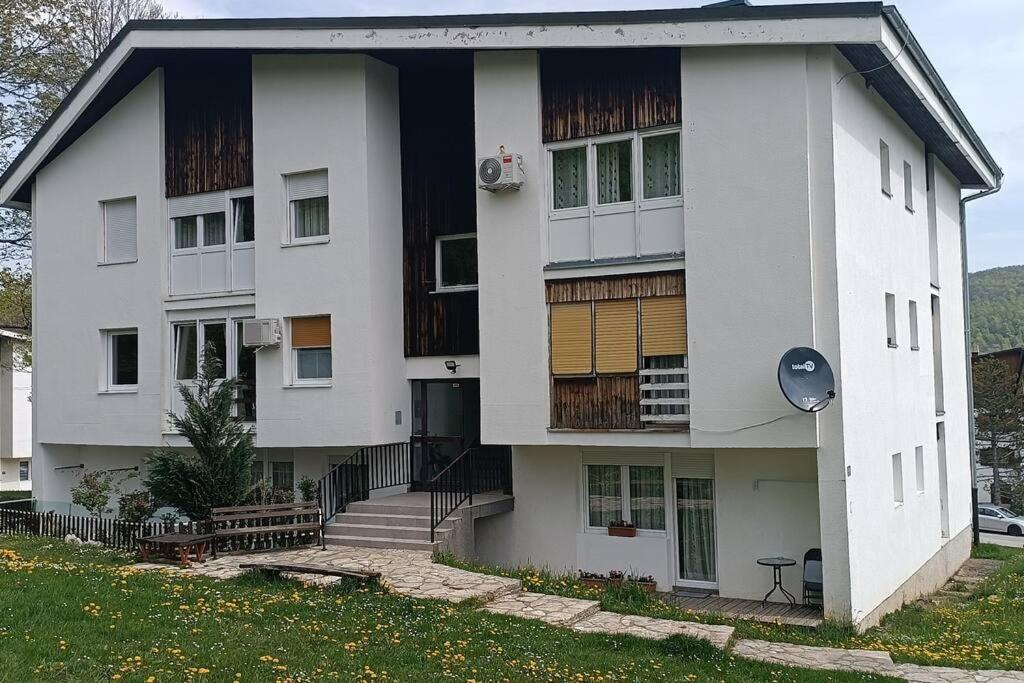 Plitvice Green Apartment พลิตวิชกา เยเซรา ภายนอก รูปภาพ